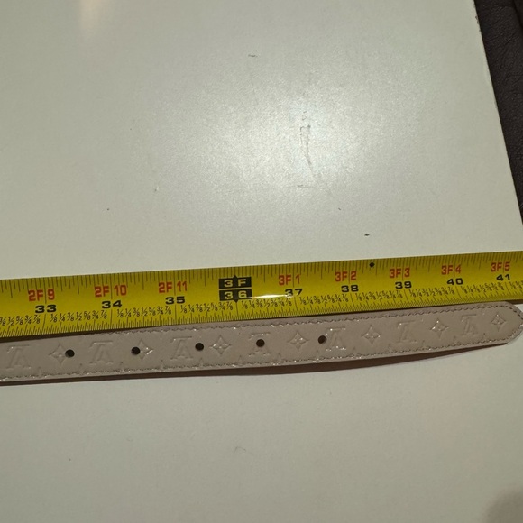 Like new women’s Louis Vuitton Belt Double sided Cream and Tan 90/36 41” long - Picture 7 of 9